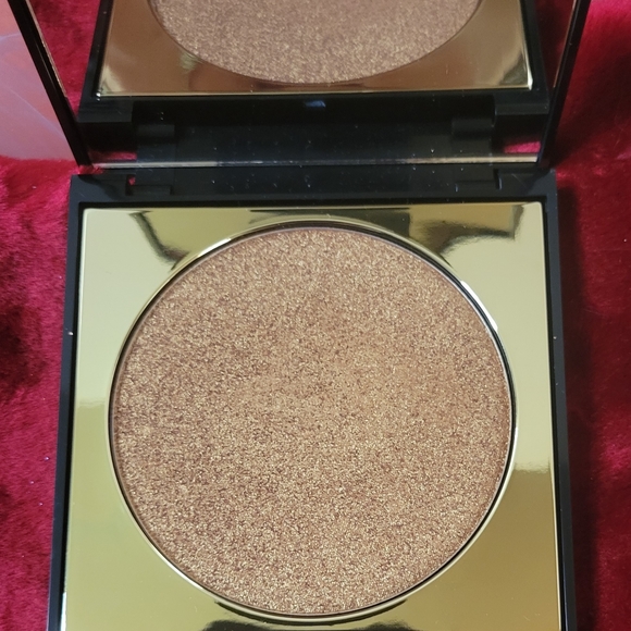 Milani Intense Bronze Glow Face and Body Powder Bronzer 01 Sunkissed Bronze - Picture 3 of 4